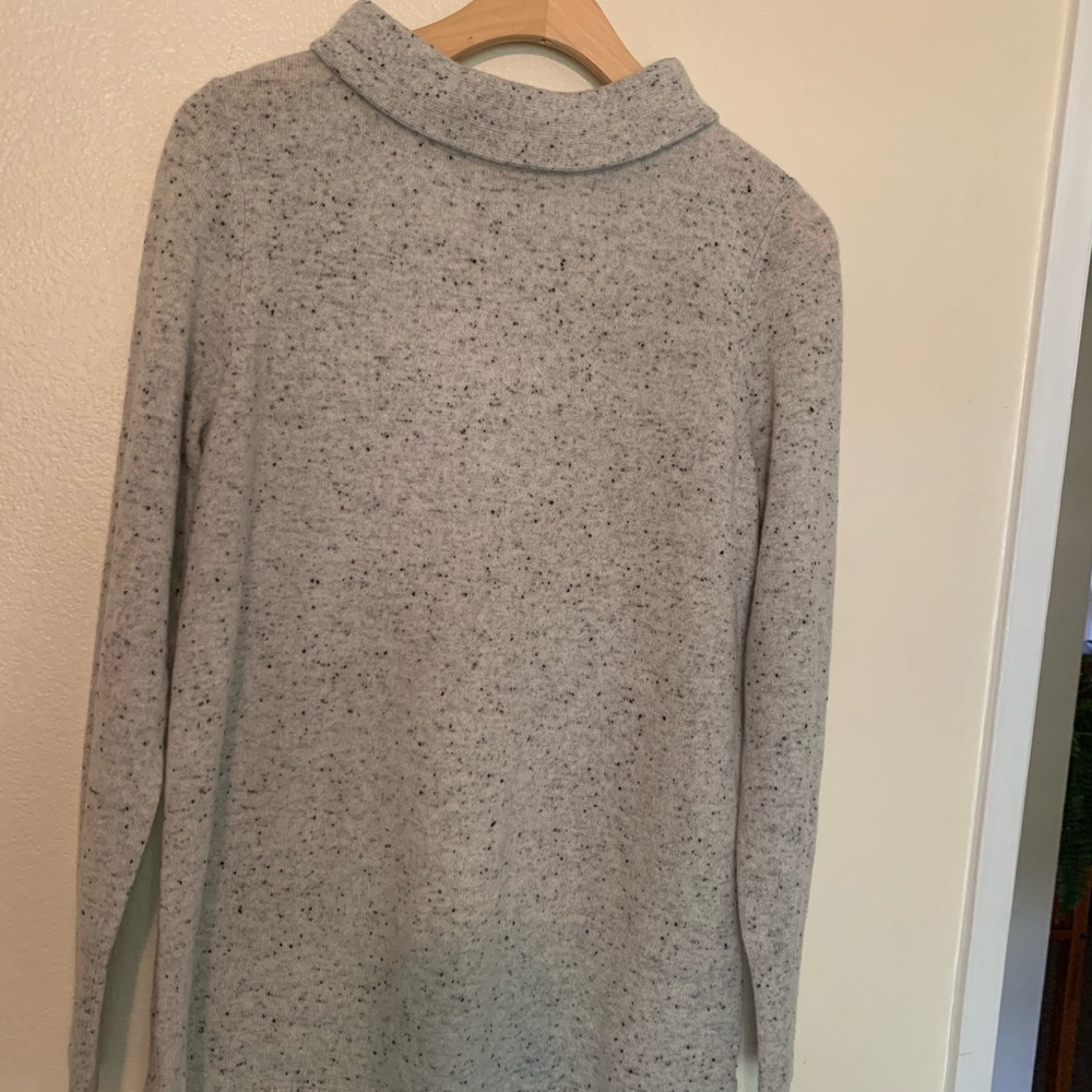 Size M Talbots cashmere sweater